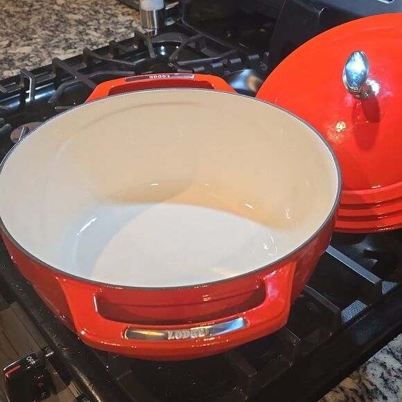 Lodge USA Cast Iron Enameled Round Dutch Oven- 7.5QT - Picture 10 of 10